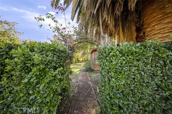 Reseda, CA 91335,7719 Yolanda AVE