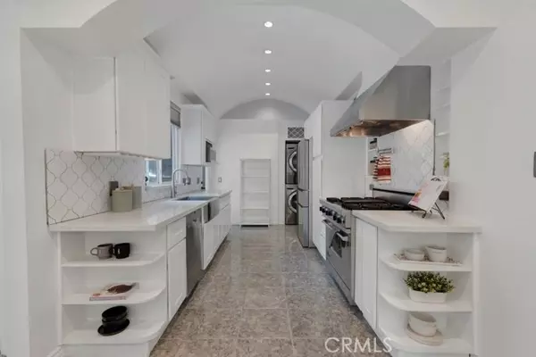 Tarzana, CA 91356,19419 Oxnard ST