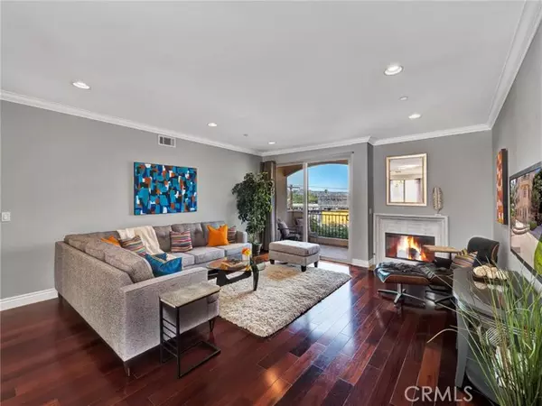 11280 La Maida 401, North Hollywood, CA 91601