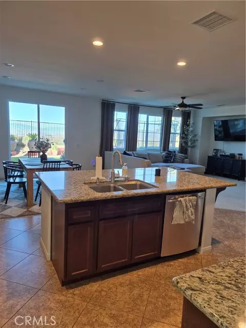 Corona, CA 92883,7650 Summer Day