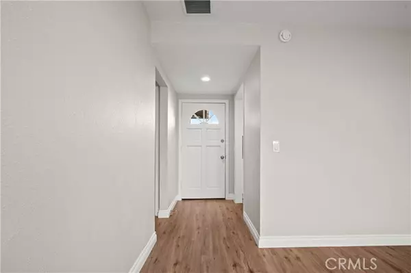 Huntington Beach, CA 92649,5082 Edinger