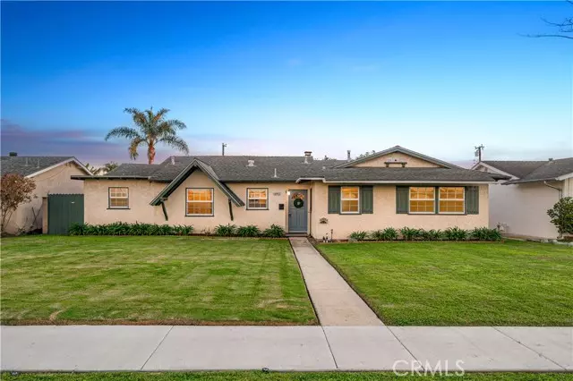 Huntington Beach, CA 92649,5082 Edinger