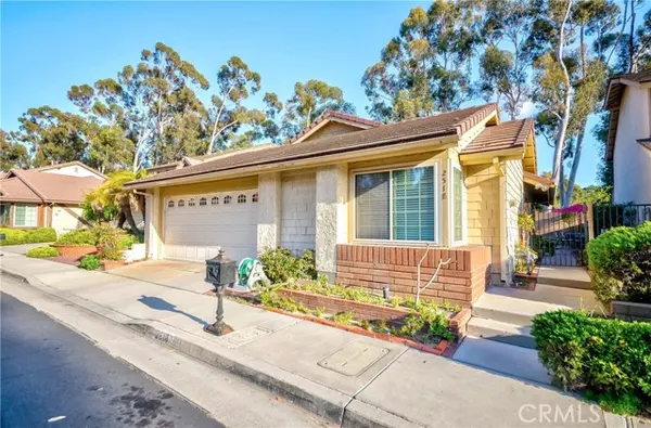 Fullerton, CA 92833,2518 Greenwich DR