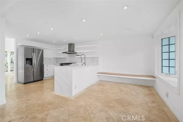 Irvine, CA 92604,76 W Yale LOOP