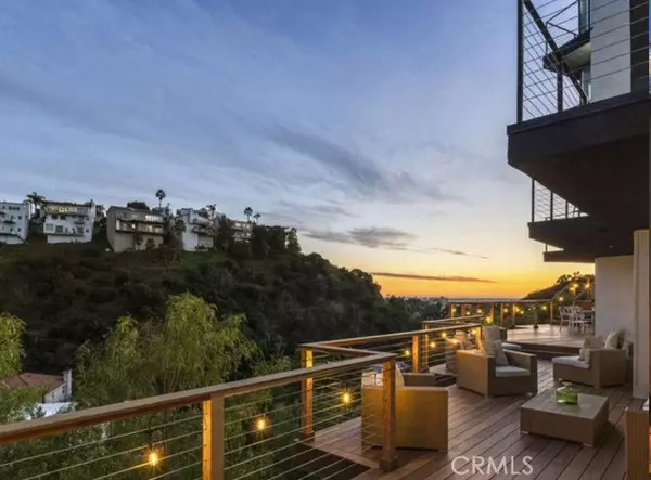 Los Angeles, CA 90068,6422 W Weidlake DR