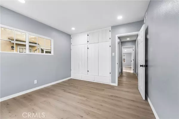 Valley Village, CA 91607,5651 Radford