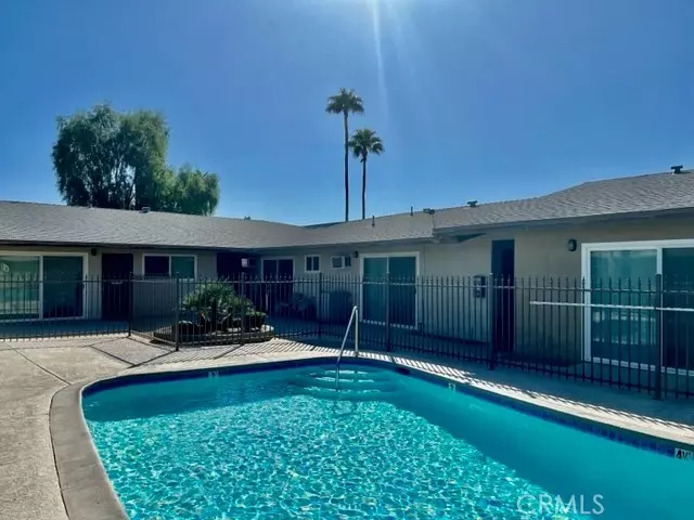 685 E Vista Chino 7, Palm Springs, CA 92262