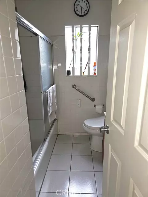 Downey, CA 90242,10251 Foster RD