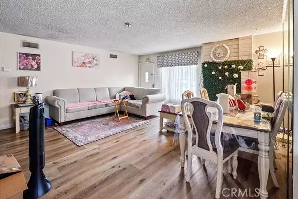 West Hills, CA 91307,22855 Vanowen