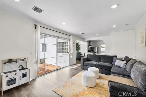 Encino, CA 91316,18019 Tiara