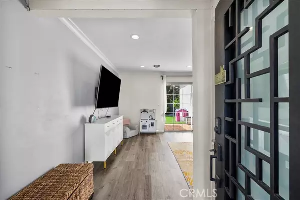 Encino, CA 91316,18019 Tiara