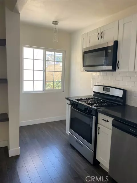 Los Angeles, CA 90026,1327 Douglas ST