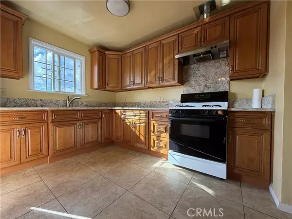 Van Nuys, CA 91401,6150 Hazeltine 1/2