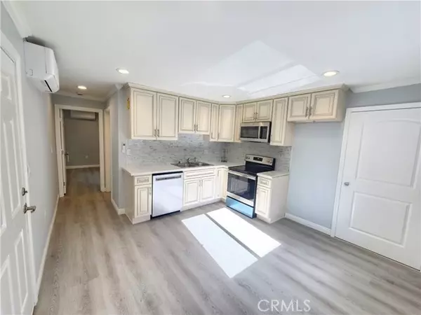 Woodland Hills, CA 91364,21217 De La Guerra ST B