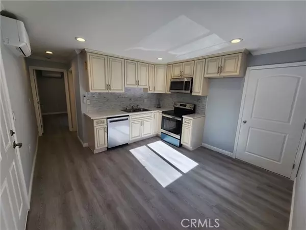 Woodland Hills, CA 91364,21217 De La Guerra ST B