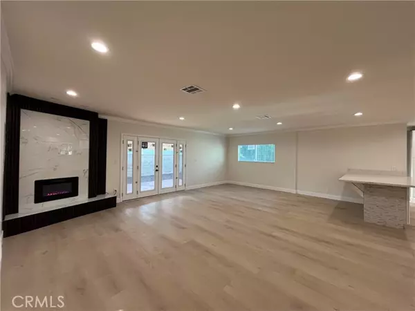 Granada Hills, CA 91344,10915 Whitaker