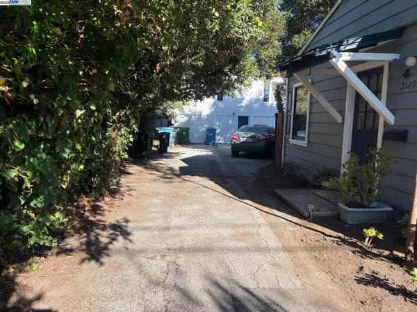 Palo Alto, CA 94306,2145 COLUMBIA St