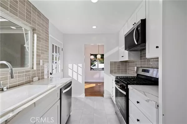 Panorama City, CA 91402,8755 Colbath AVE