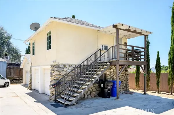 La Crescenta, CA 91214,2526 Foothill BLD 1/2