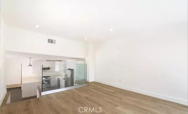 Los Angeles, CA 90026,1426 Elevado