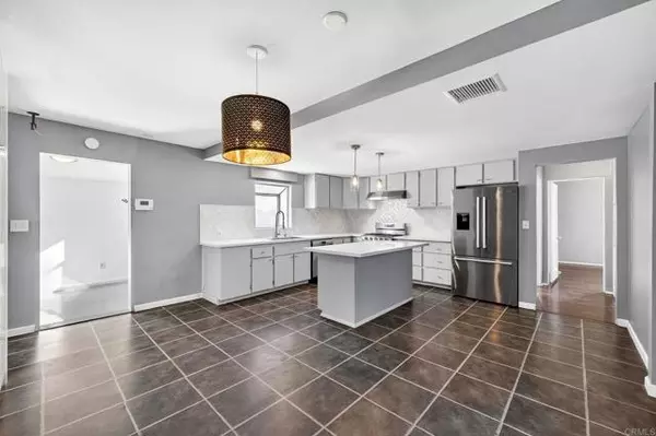 La Mesa, CA 91942,7680 Seneca PL