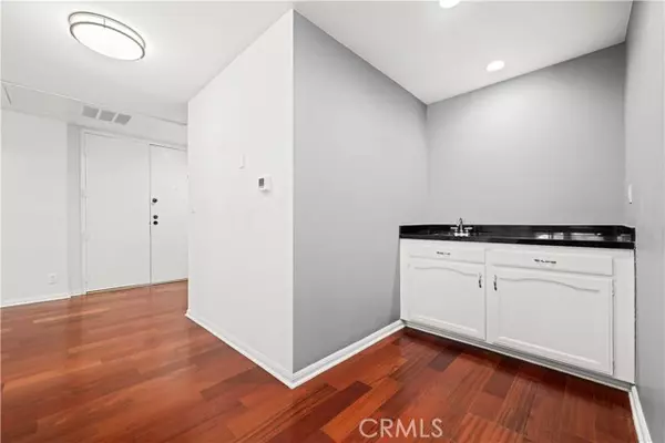 Los Angeles, CA 90024,1277 S Beverly Glen BLD 405