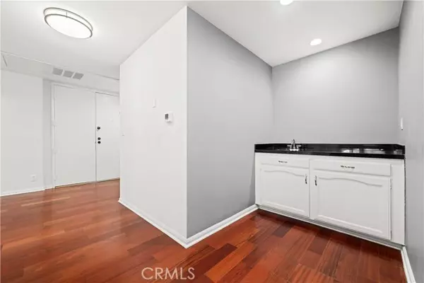 Los Angeles, CA 90024,1277 S Beverly Glen BLD 405