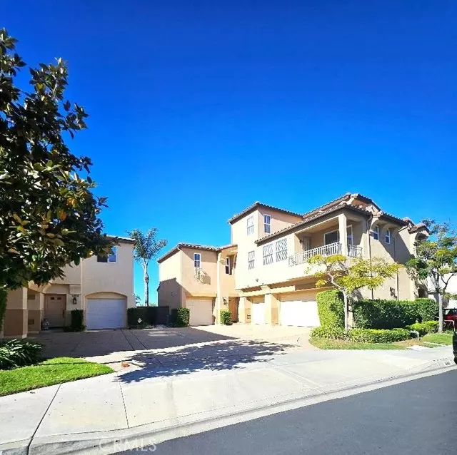 Carlsbad, CA 92009,6412 Terraza Portico