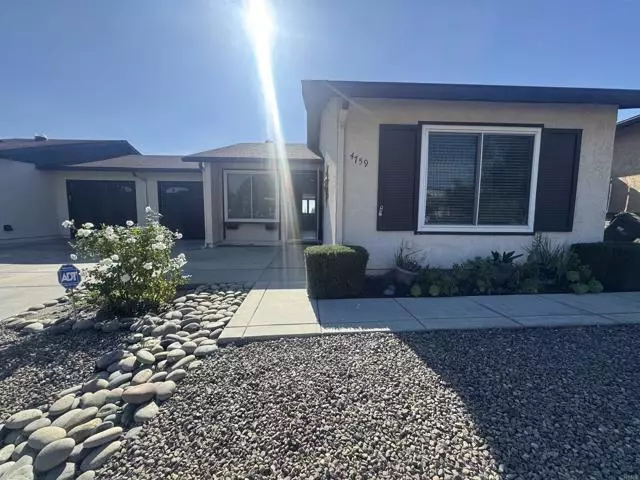 Oceanside, CA 92056,4759 Live Oak CT