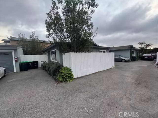 431 Hamilton ST B, Costa Mesa, CA 92627