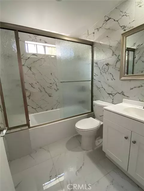 Woodland Hills, CA 91316,21217 De La Guerra C