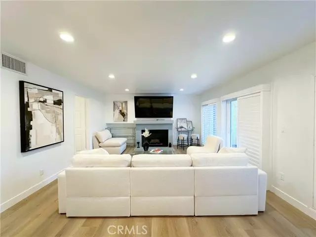 5255 Coldwater Canyon AVE D, Sherman Oaks, CA 91401