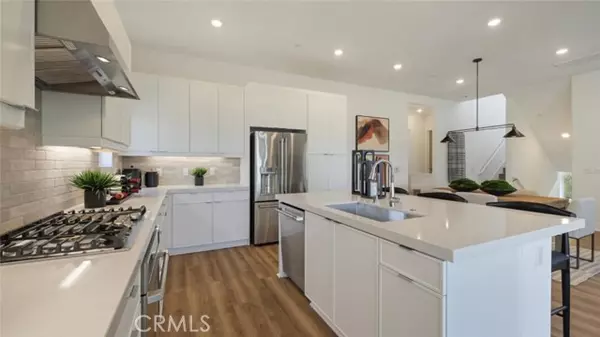 Irvine, CA 92618,300 Junco