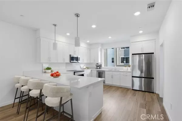 Valencia, CA 91381,27317 Bear Creek LN