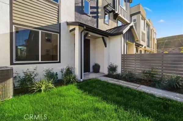 Valencia, CA 91381,27317 Bear Creek LN