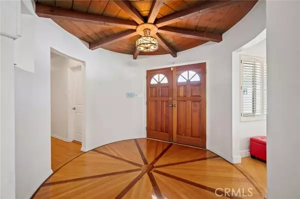 Los Angeles, CA 90056,5212 Reynier AVE