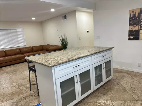 Downey, CA 90242,8111 Cheyenne