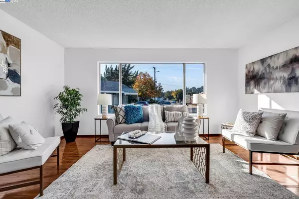 Castro Valley, CA 94546,1933 Riverbank