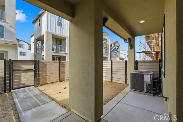 Valencia, CA 91381,27321 Bear Creek LN