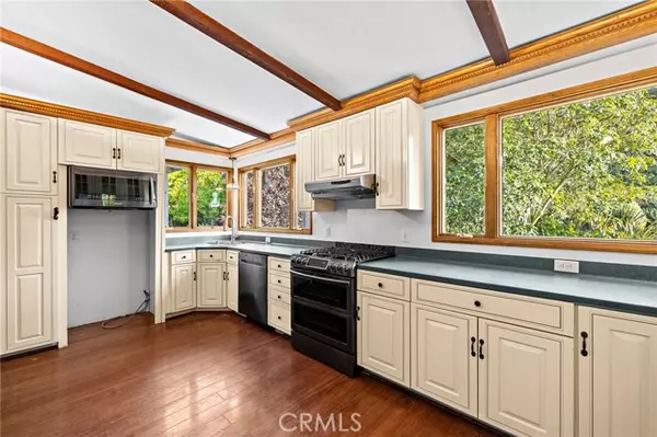 Laguna Beach, CA 92651,945 Park AVE