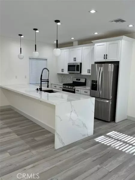 23236 23236 Vanowen, West Hills, CA 91307