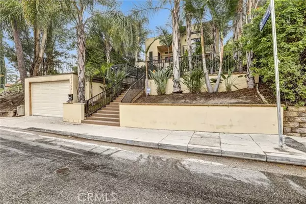 Woodland Hills, CA 91364,22202 Avenue San Luis