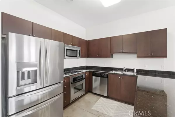 Anaheim, CA 92805,435 W Center Street Promenade