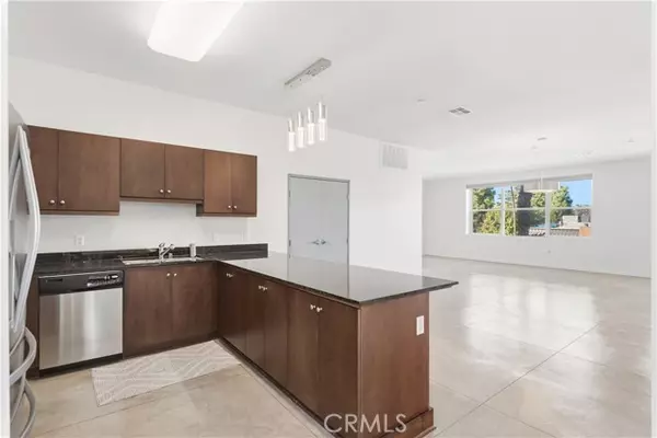 Anaheim, CA 92805,435 W Center Street Promenade