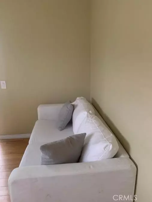 Irvine, CA 92614,12 Whitecloud