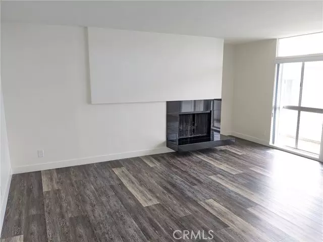 Los Angeles, CA 90049,11942 Darlington AVE 6