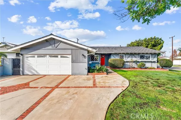 2496 N Beechwood ST, Orange, CA 92865