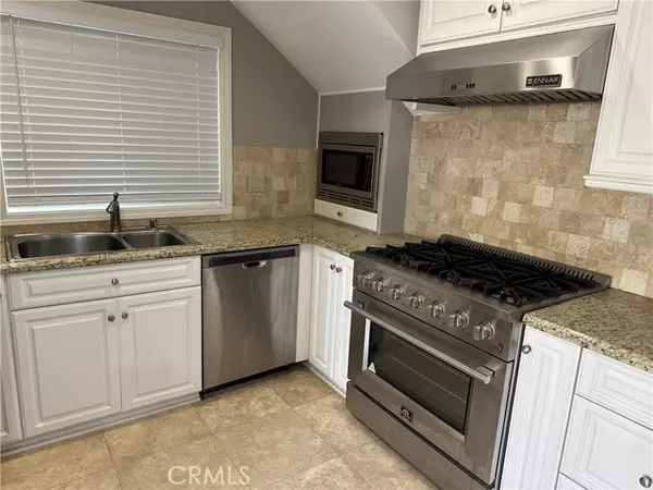 Newport Beach, CA 92663,208 41st