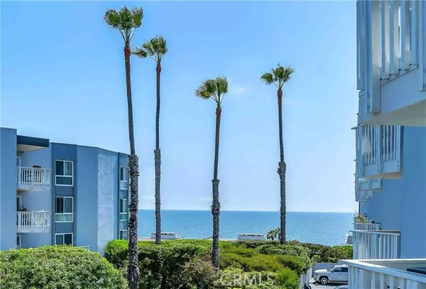 Redondo Beach, CA 90277,640 The Village 201