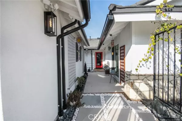 Huntington Beach, CA 92646,10211 Cliff DR